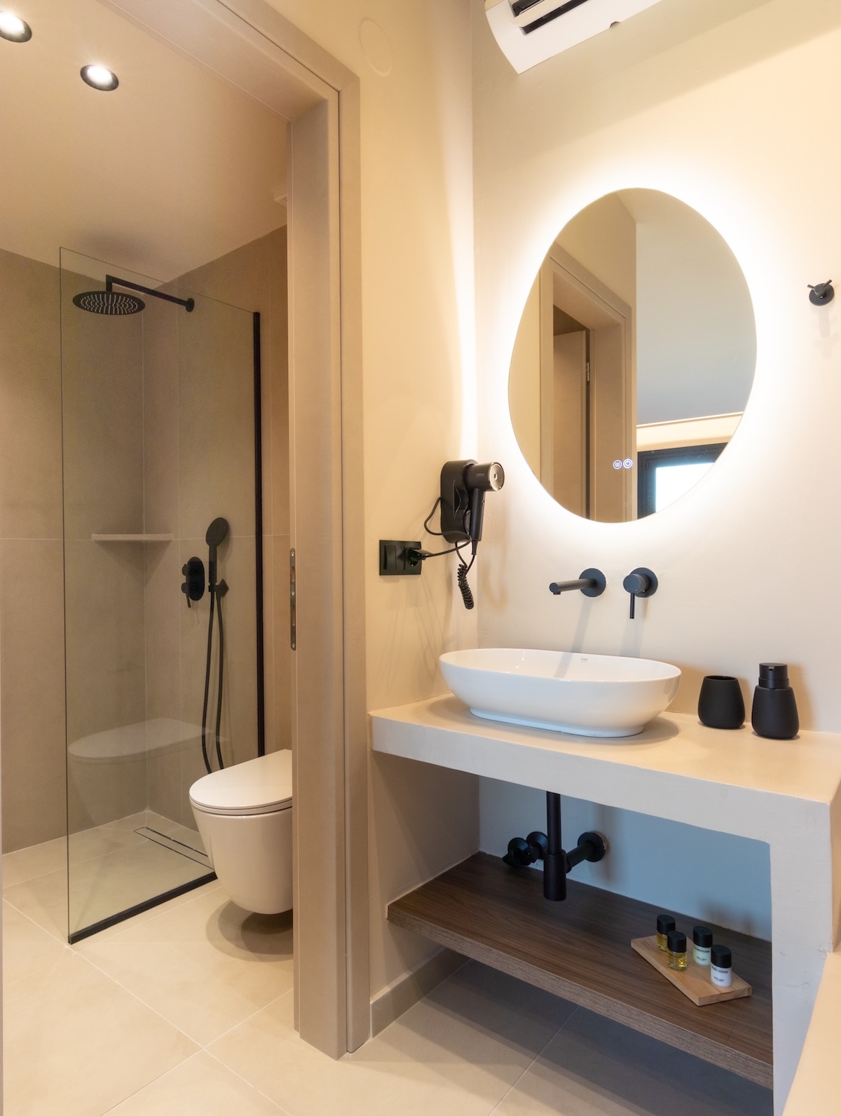 Tiara Holidays - Seabird Luxury Suites - Superior Suite (Maisonette) Side Sea View - kupatilo